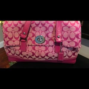 Coach pink Shoulder handbag RARE 💯